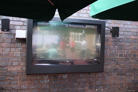 Screen-Glare on outdoor digital signage